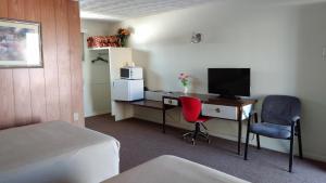 Kuchyň nebo kuchyňský kout v ubytování Driftwood Motel