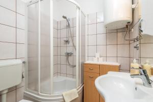 Ένα μπάνιο στο Apartmani Strott