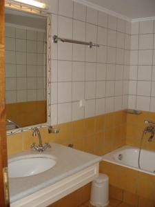Kylpyhuone majoituspaikassa Nea Elena Apartments