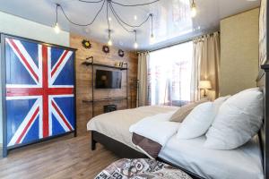 a bedroom with a bed and a flag of the united kingdom at Rooms Apartments in Samara