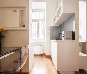 Kuchyňa alebo kuchynka v ubytovaní Elegant Apartment Foksal