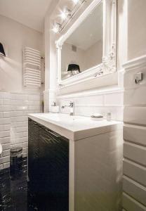 Kúpeľňa v ubytovaní Elegant Apartment Foksal