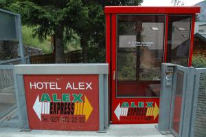 Certificato, attestato, insegna o altro documento esposto da Hotel Alex