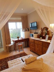 Gallery image of Papillon Guest Suite in Simonʼs Town