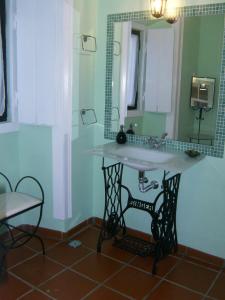 Et badeværelse på Casas Da Roseira 2+1 Famalicao Nazare