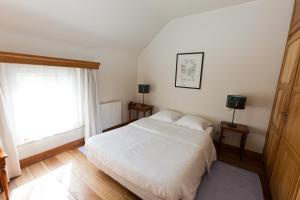 Postel nebo postele na pokoji v ubytování Aparthotel Le Manoir du Capitaine + 23 fotografií