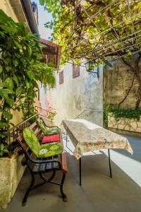 Vonkajšia záhrada v ubytovaní Studio Apartments SKORIC Opatija Volosko