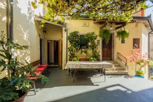 Patio alebo iná vonkajšia časť ubytovania Studio Apartments SKORIC Opatija Volosko