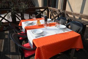 a table with orange and white table cloths and wine glasses at Ca Barbaro -appartamenti storici- in Venice