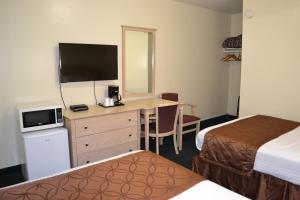 Ένα ή περισσότερα κρεβάτια σε δωμάτιο στο Passport Inn Niagara Falls