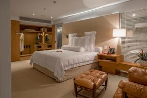 A bed or beds in a room at Emiliano Rio