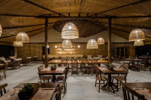 Um restaurante ou outro lugar para comer em Pousada Tankamana