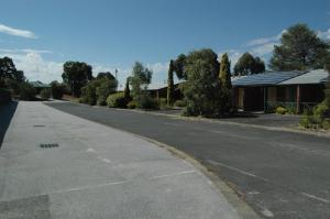 an empty street in front of a house at Collie Forest Motel in Collie