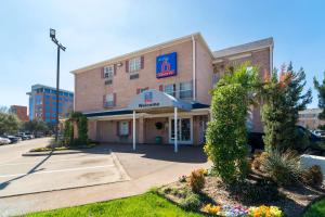 a hotel with a sign on the front of it at Studio 6-Plano, TX - Dallas - Plano Medical Center in Plano