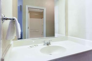 Gallery image of Super 8 by Wyndham Jackson Ridgeland in Jackson +38 photos