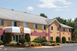 a hotel building with a fast food restaurant at Super 8 by Wyndham Medina in Medina