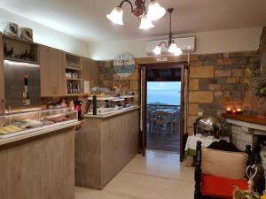 Dapur atau dapur kecil di Vardia Hotel