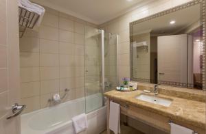 A bathroom at Mukarnas Spa & Resort Hotel