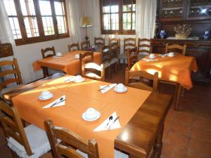 Reštaurácia alebo iné gastronomické zariadenie v ubytovaní Casa Rural El Regajo Valle del Jerte
