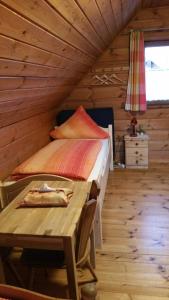 a bedroom with a bed and a table in a cabin at Haus Lahneck bei Koblenz in Lahnstein