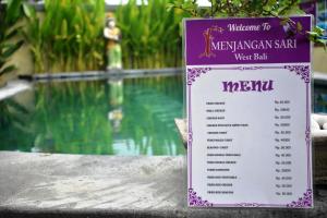 Certifikát, hodnocení, plakát nebo jiný dokument vystavený v ubytování Menjangan Sari