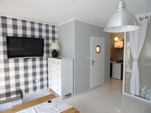 TV a/nebo společenská místnost v ubytování Domki i Apartamenty El-Piero