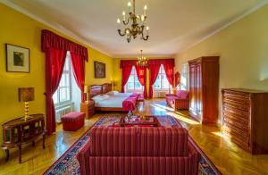 Posteľ alebo postele v izbe v ubytovaní Josephine Old Town Square Hotel - Czech Leading Hotels