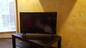Een TV en/of entertainmentcenter bij "Piazza Vittoria"Pavia SPLENDIDA Dimora
