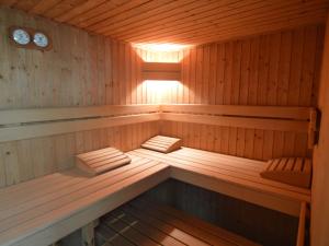 Spa- og/eller wellnessfaciliteter på Spacious Holiday Home with Sauna in Rendeux