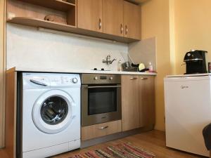 a kitchen with a washing machine and a dishwasher at Labris apartment in Kyustendil