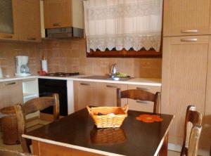 Kuchyňa alebo kuchynka v ubytovaní Maridatis Apartments
