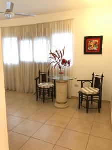 a dining room with a table and chairs and a window at Faro del Parque in Cordoba +41 photos