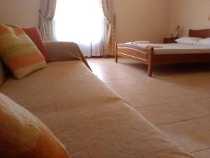 Posteľ alebo postele v izbe v ubytovaní Maridatis Apartments