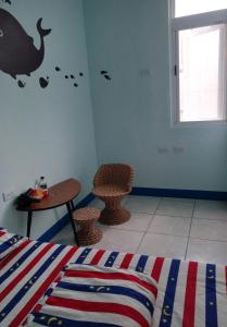 Rúm í herbergi á Da Peng Bay Homestay