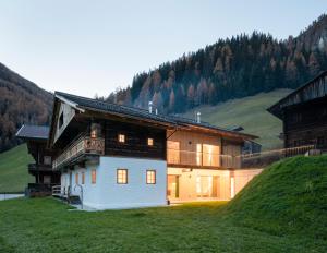 インナーヴィルグラーテンにあるAlfenalm - Ferienwohnungen am Berg - Giatla Hausの山の家