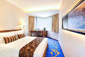 A bed or beds in a room at The Kimberley Hotel