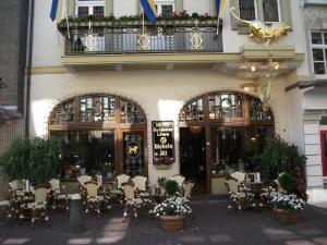 Hotel Goldener Löweにあるレストランまたは飲食店