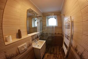 Et badeværelse på Apartament Centru Istoric Radu