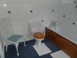 A bathroom at Big Sky Guest House- ROOM ONLY 