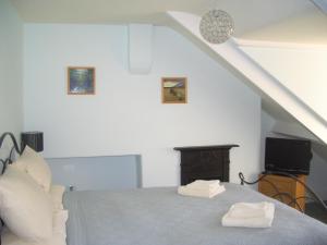 A bed or beds in a room at Big Sky Guest House- ROOM ONLY 