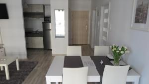 Kuchyňa alebo kuchynka v ubytovaní BTS Apartaments - Apartamenty Blisko Morza