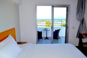 Postel nebo postele na pokoji v ubytování Hotel Centre Ville