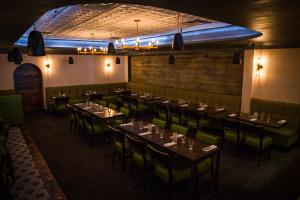 Restoran või mõni muu söögikoht majutusasutuses Adventure Hotel