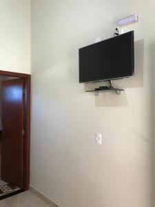 TV a/nebo společenská místnost v ubytování Pousada Pouso Vitoria