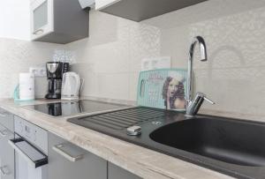 Kuchyň nebo kuchyňský kout v ubytování Apartment Srima