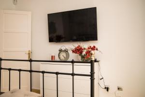 TV a/nebo společenská místnost v ubytování Fantastic Apartment Marilyn Orlando 85