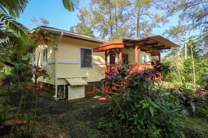 Fotografie z fotogalerie ubytování Tropical Anuenue Cottage v destinaci Keaau