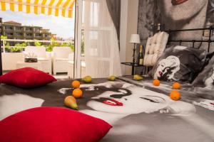 a bed with a painting of a woman with fruit on it at Fantastic Apartment Marilyn Orlando 85 in Adeje