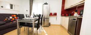Kuchyň nebo kuchyňský kout v ubytování Fantastic Apartment Marilyn Orlando 85