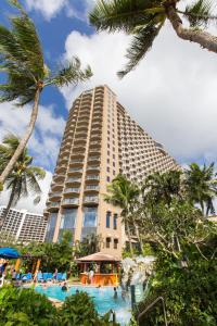 Bazén v ubytování Dusit Beach Resort Guam nebo v jeho okolí